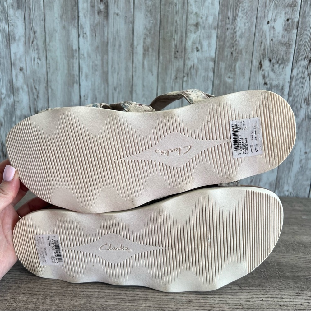 Clarks Brynn Ave Adjustable Floral Sandals Womens 10 - Picture 4 of 5